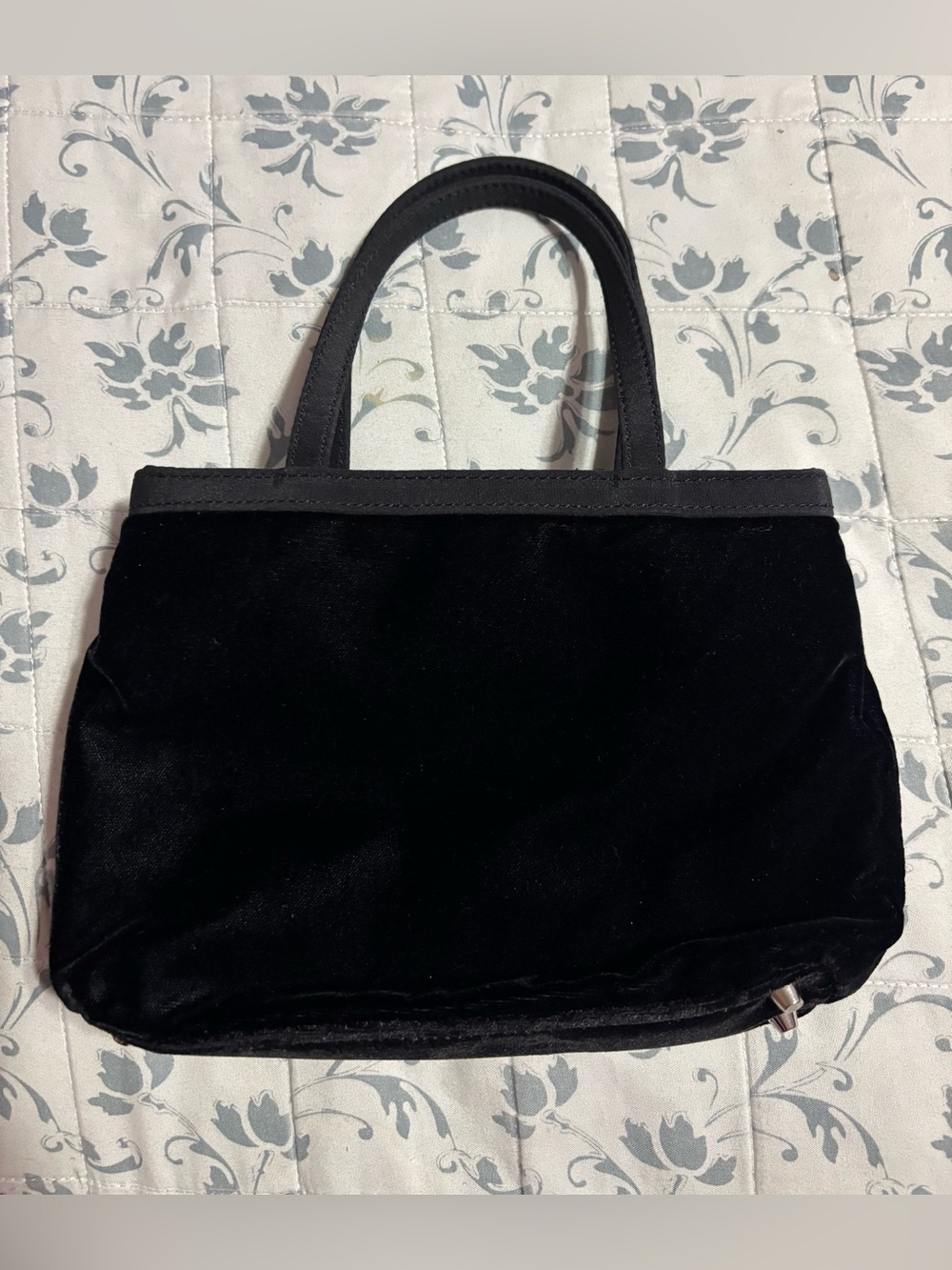 Small Black Velvet Gap Purse - Picture 2 of 5